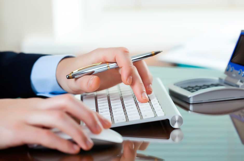 CanPay representative calculating payroll on a computer